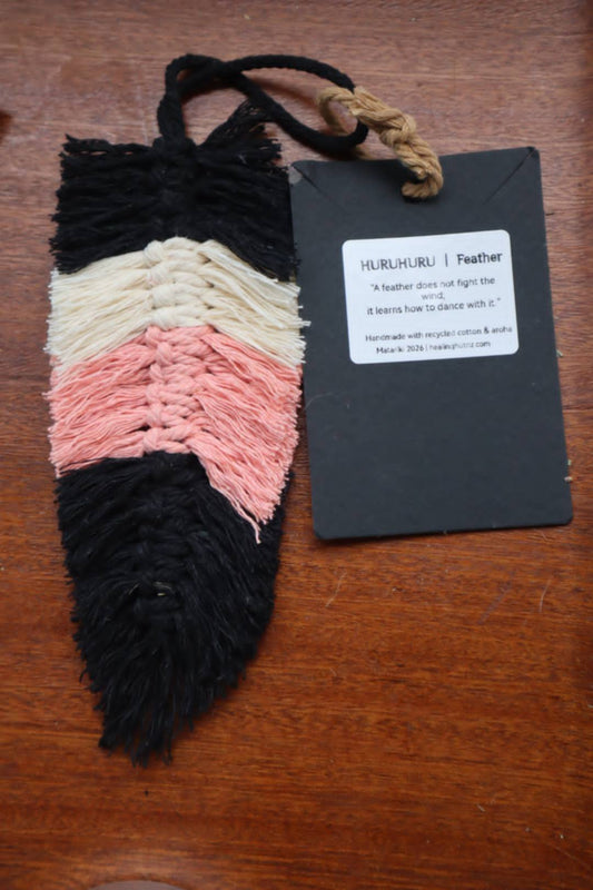 🪶 Huruhuru Feather Hanging |Lightness, Connection & Freedom