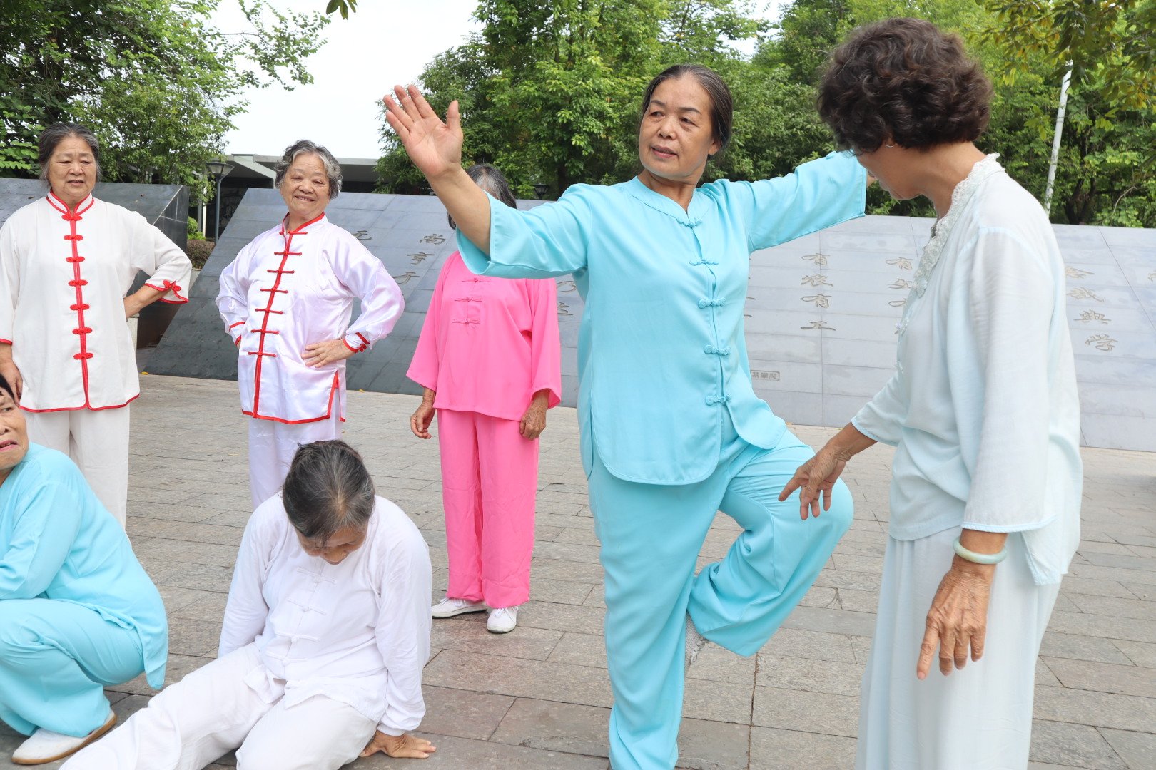 The Healing Hut Tai Chi-My aunt is teaching my mum a Tai Chi Balance Pose